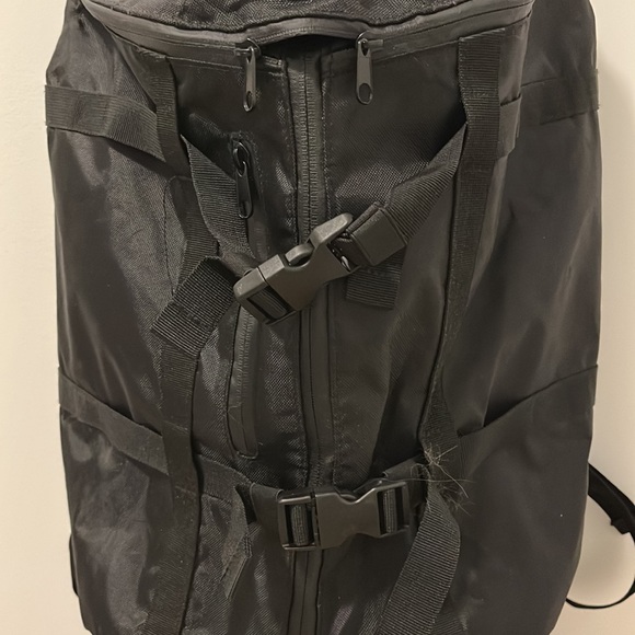 Bench black backpack with yellow waterproof cover built in - Picture 5 of 12